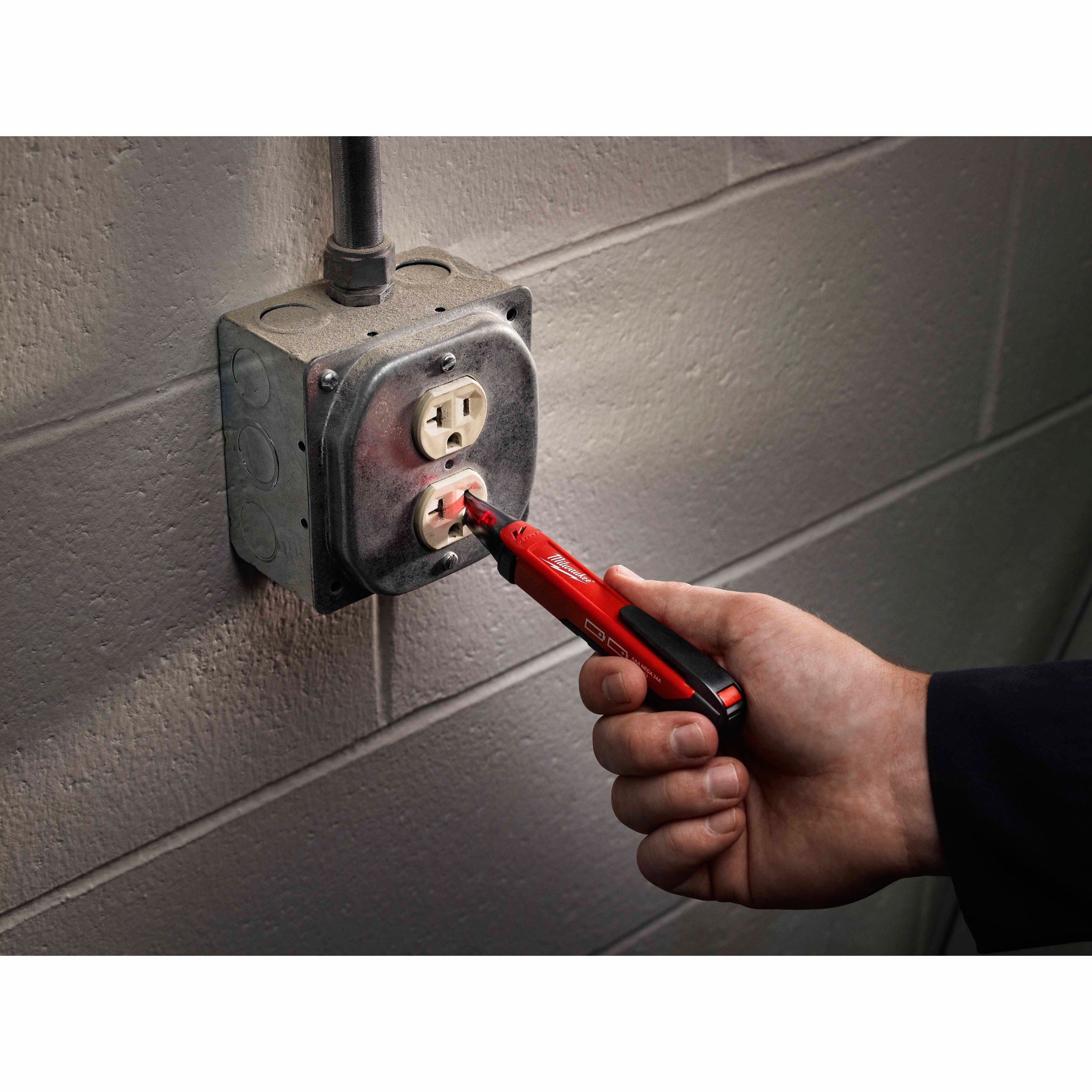 Milwaukee 2202-20 Voltage Detector w/ LED Light