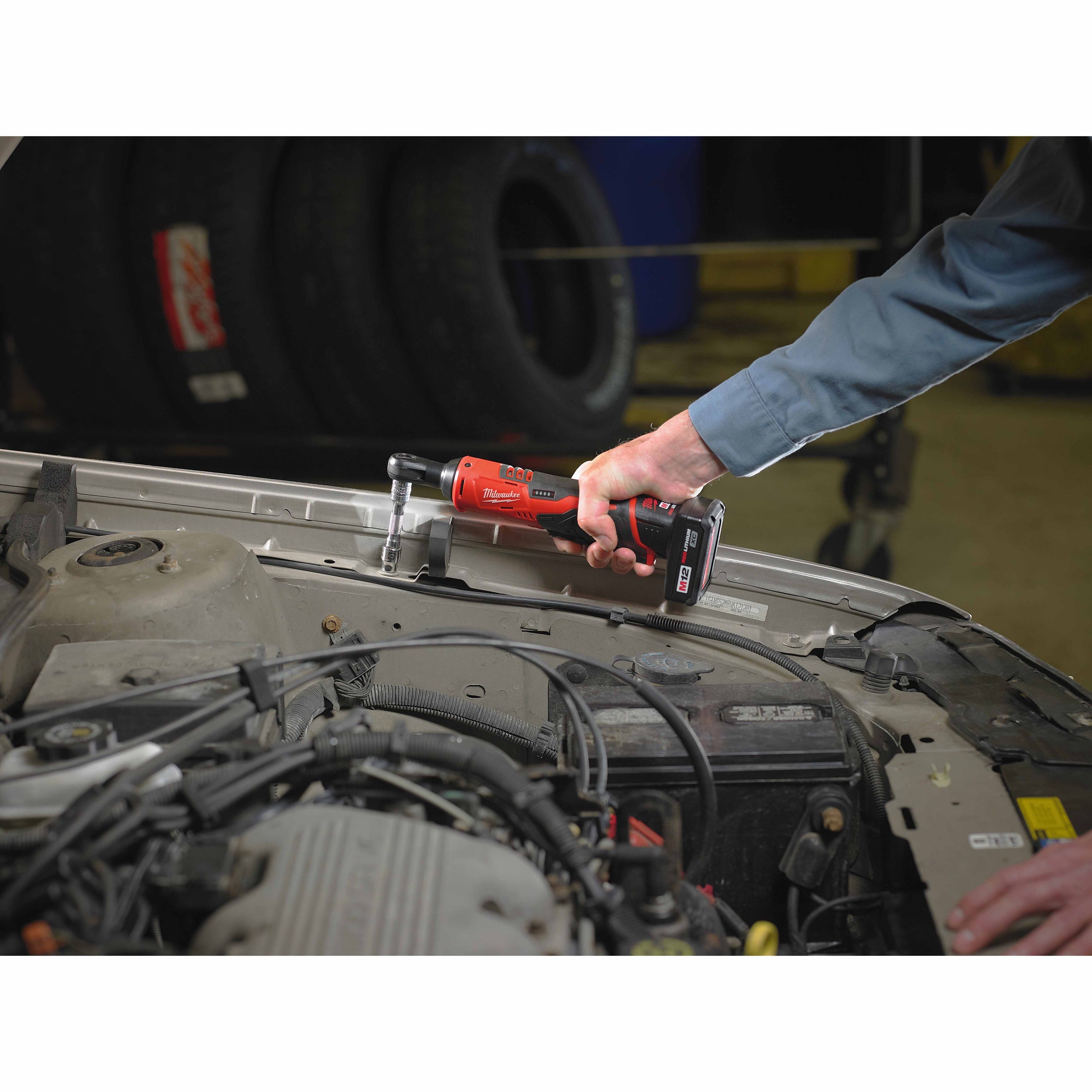 Milwaukee 2457-21 M12™ Cordless 3/8 Ratchet Kit