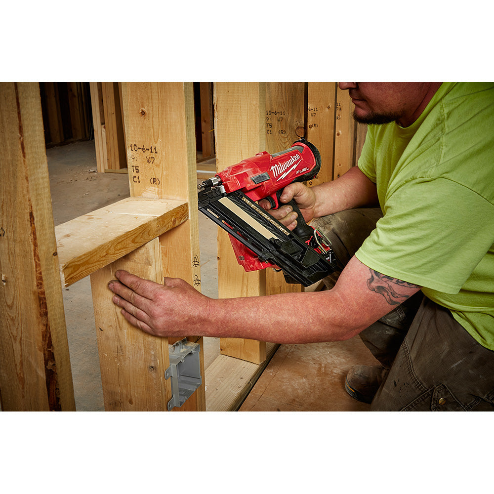 Milwaukee 2745-21 M18 FUEL™ 30 Degree Framing Nailer Kit