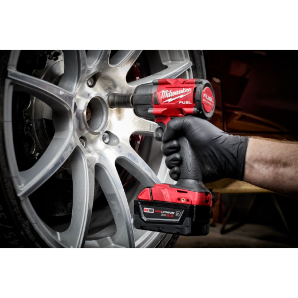 Milwaukee 2962P-22R M18 FUEL 1/2 Mid-Torque Impact Wrench w/ Pin Detent Kit