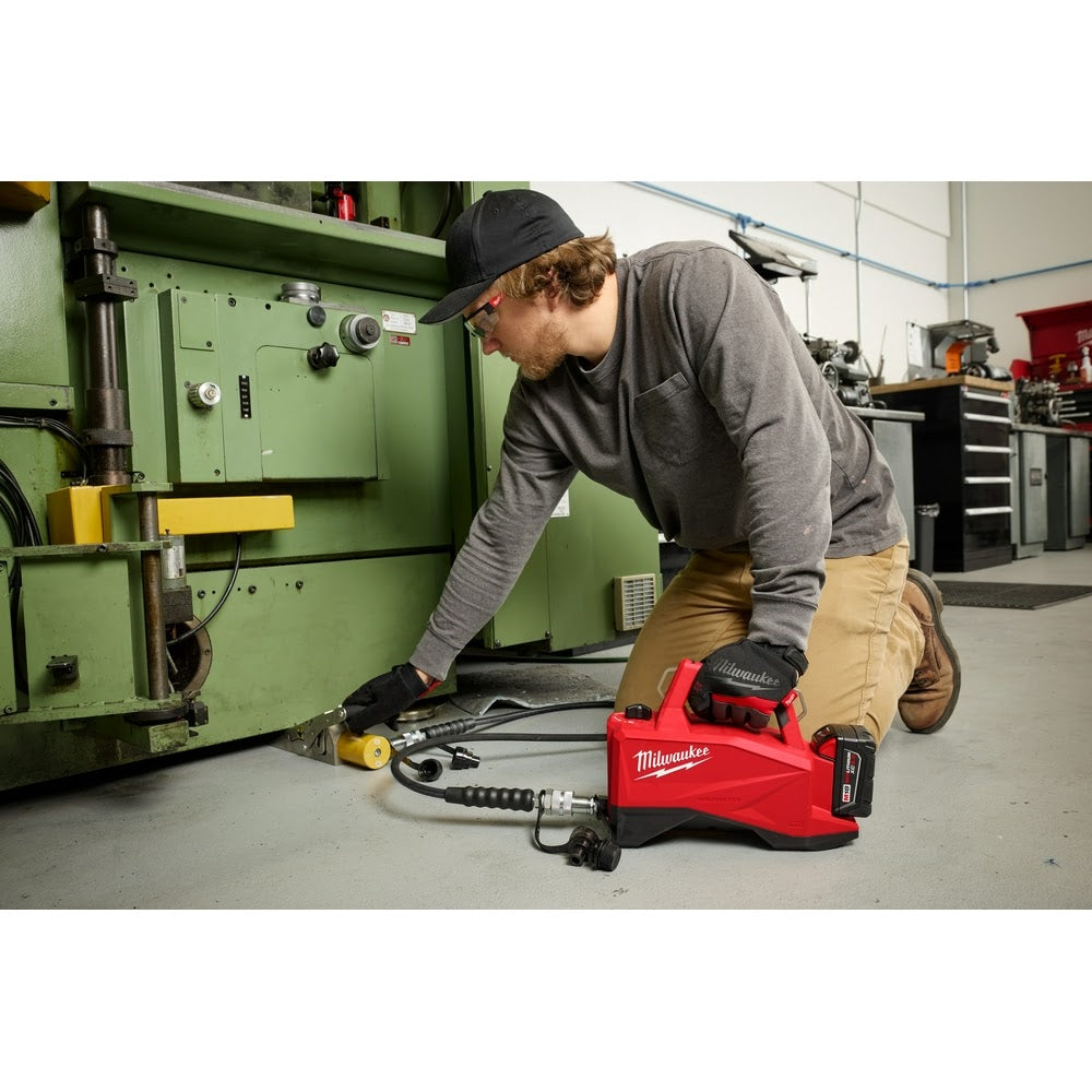 Milwaukee 3120-21 M18 Brushless Single Acting 60 in 3 10,000psi Hydraulic Pump