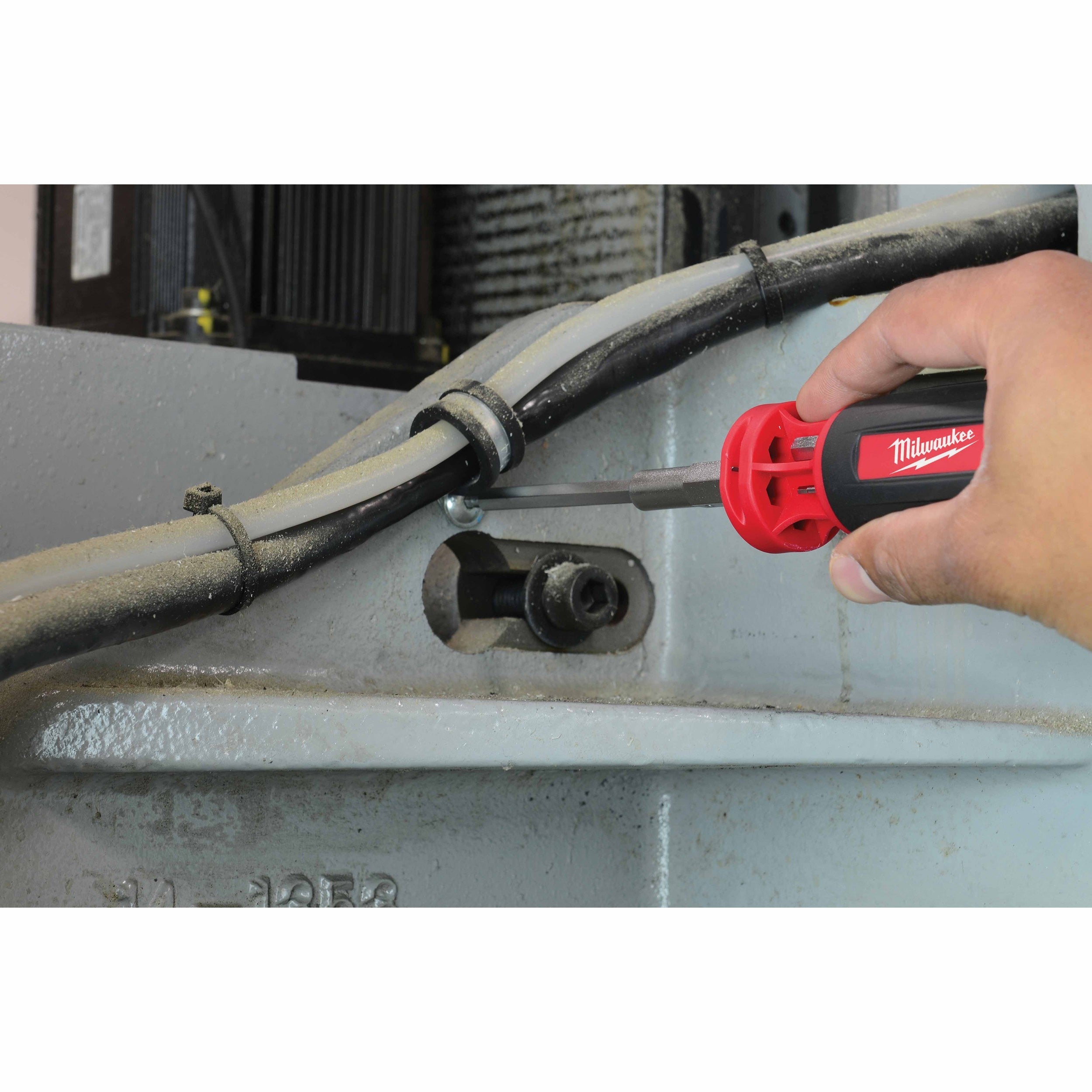 Milwaukee 48-22-2132 9-in-1 Square Drive Multi-bit Driver