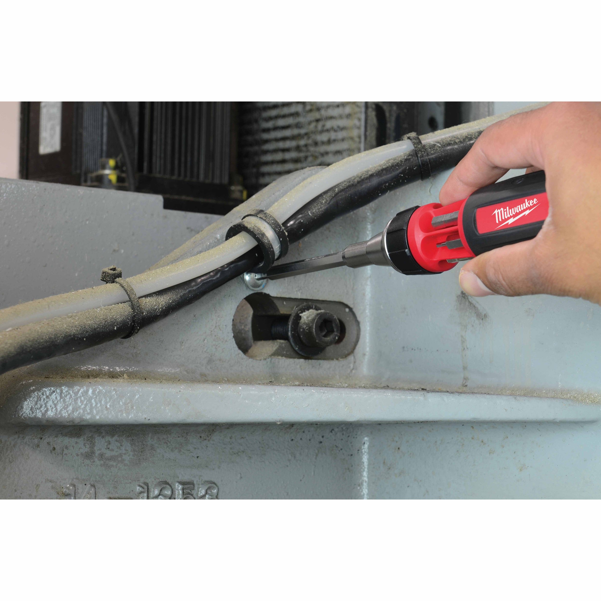 Milwaukee 48-22-2322 9-in-1 Square Drive Ratcheting Multi-bit Driver