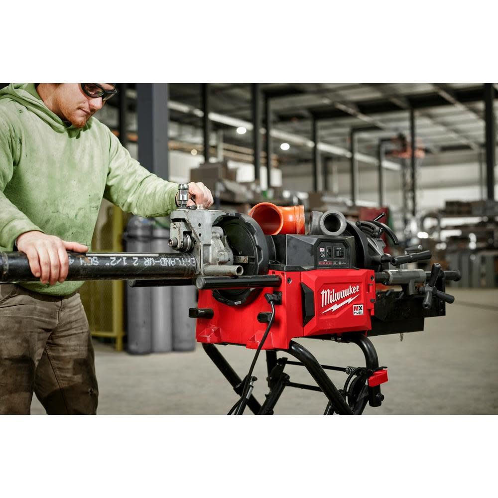 Milwaukee MXF512-2XC MX FUEL 1/8 - 2 Pipe Threading Machine Kit w/ Two Batteries and Charger