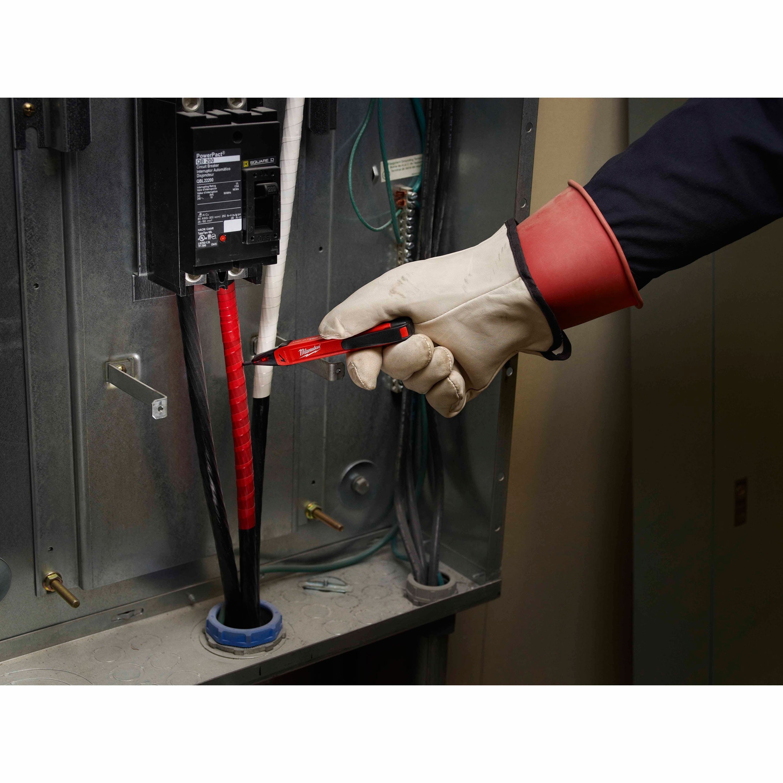 Milwaukee 2202-20 Voltage Detector w/ LED Light