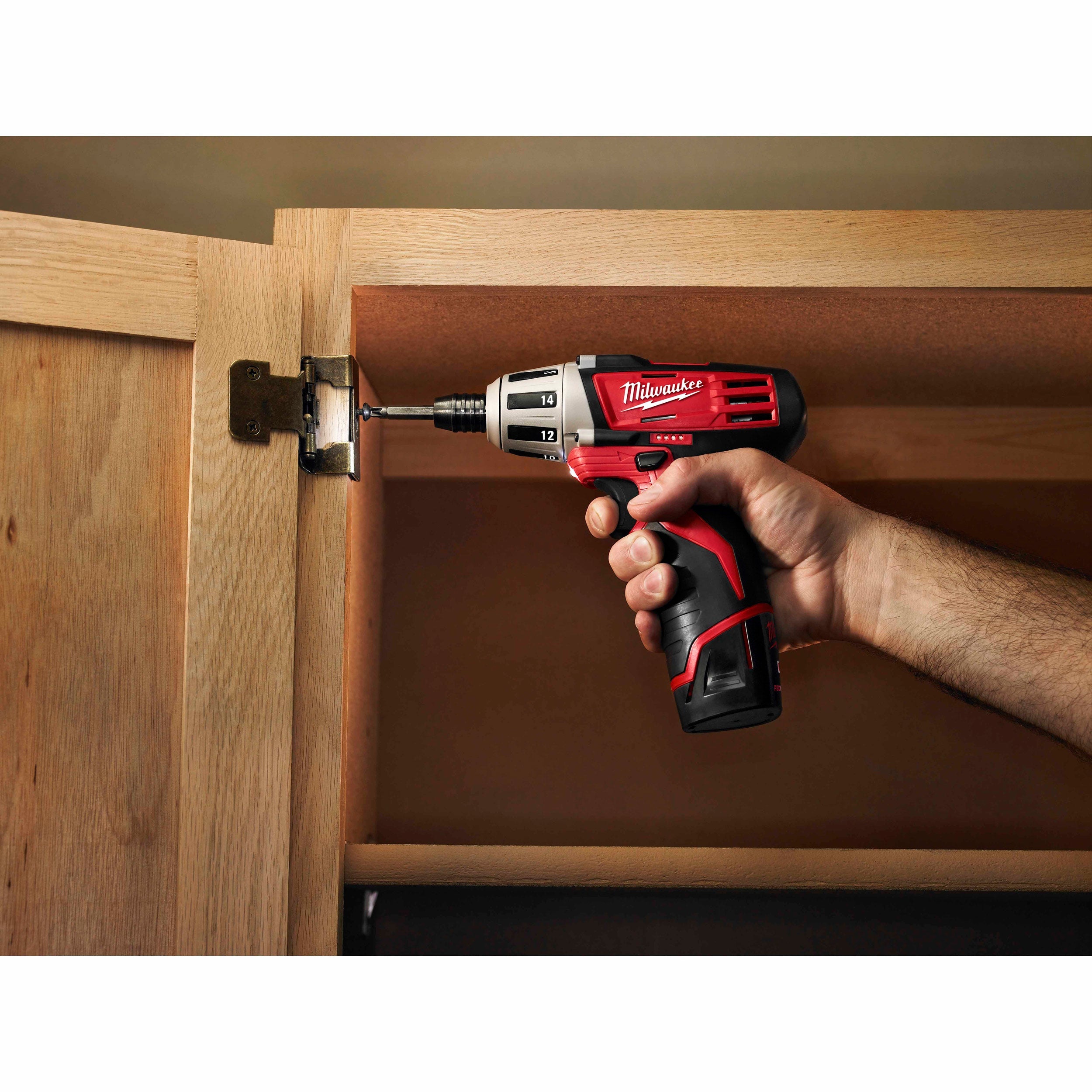 Milwaukee 2401-22 M12 Lithium-Ion 12V 1/4 Hex Screwdriver Kit