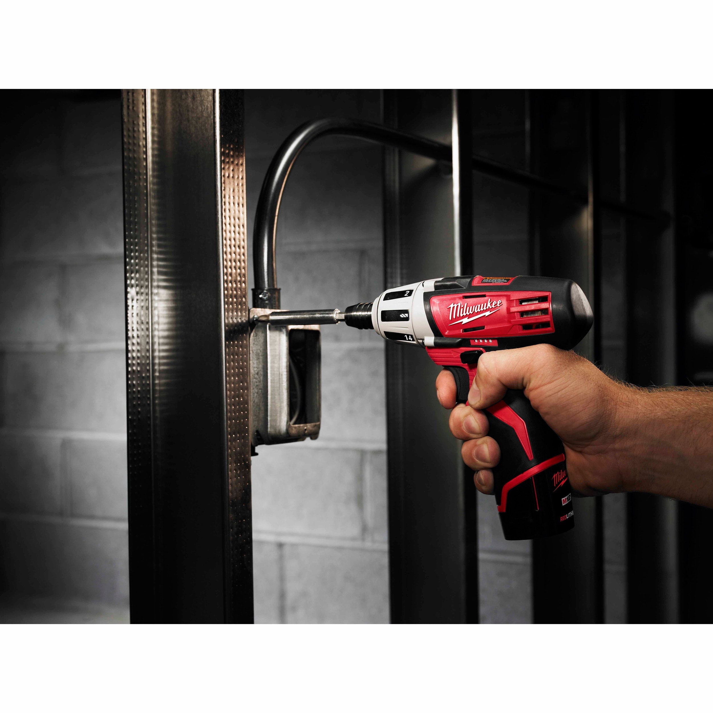 Milwaukee 2401-22 M12 Lithium-Ion 12V 1/4 Hex Screwdriver Kit