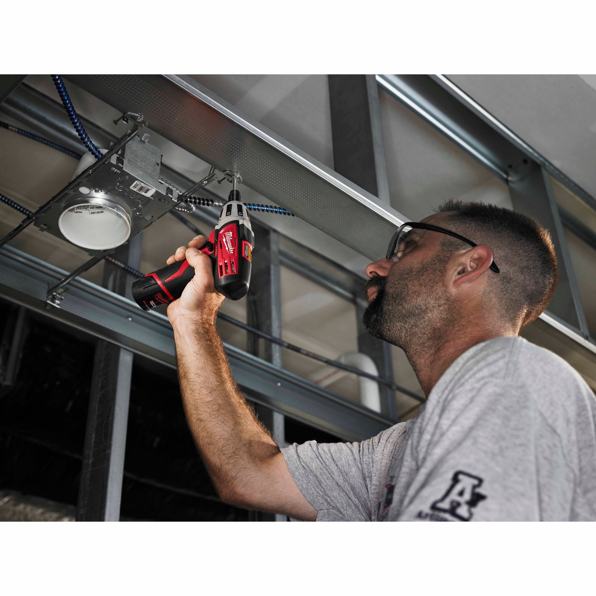 Milwaukee 2401-22 M12 Lithium-Ion 12V 1/4 Hex Screwdriver Kit